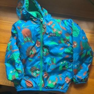 Reversible kids Patagonia jacket with owls and hood